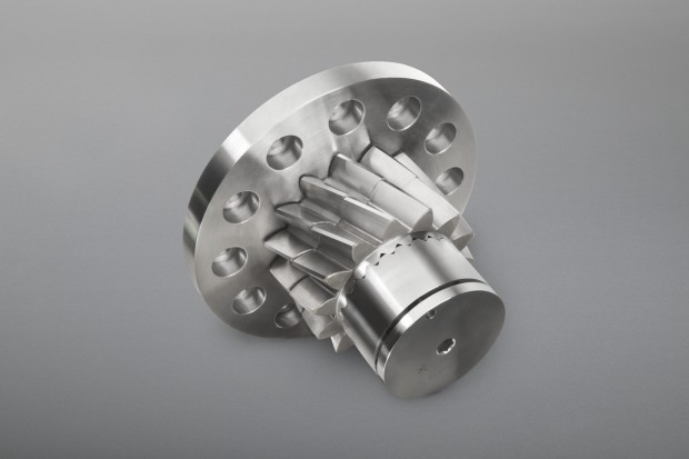 Zum Produktionsumfang gehören gerad- und schrägverzahnte Stirnräder, Stirnradscheiben und Zahnkränze in geschliffener und gefräster Ausführung, hergestellt in diversen Modulen, Abmessungen und Werkstoffen, auch gehärtet und beschichtet.