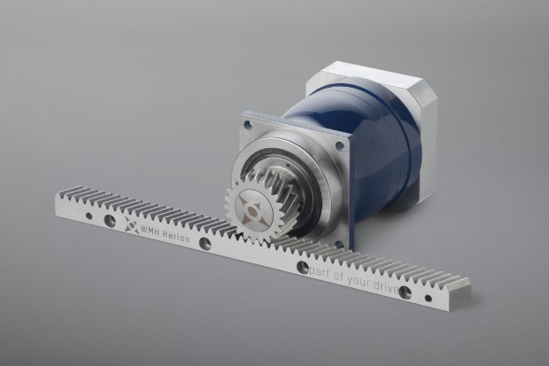 Unsere Zahnstangenantriebe überzeugen aufgrund ihrer Eigenschaften, höchst effizient, präzise dynamisch zu sein. Diese Benefits entstehen durch die Kombinationen aus spielarmen Planetengetrieben mit hochgenauen Ritzeln und Zahnstangen.