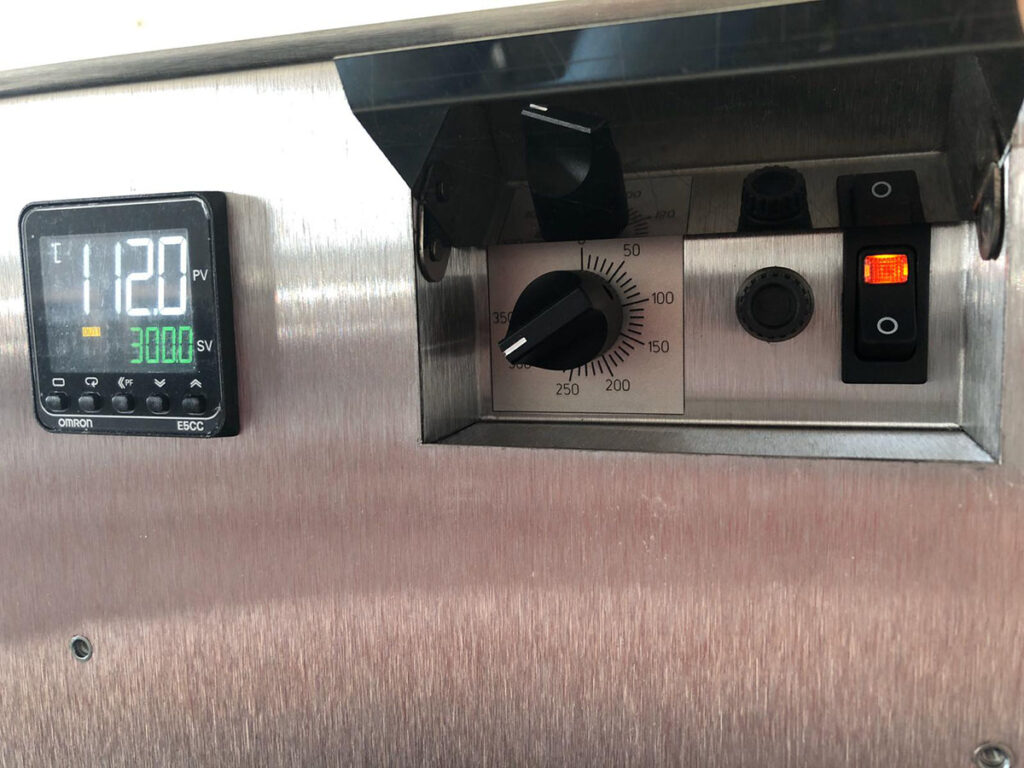 Zur Validierung Ihrer Produkte, bieten wir Ihnen die Möglichkeit einer Lebensdauersimulation über einen Burn In Test mithilfe unseres Burn-In Ofens.