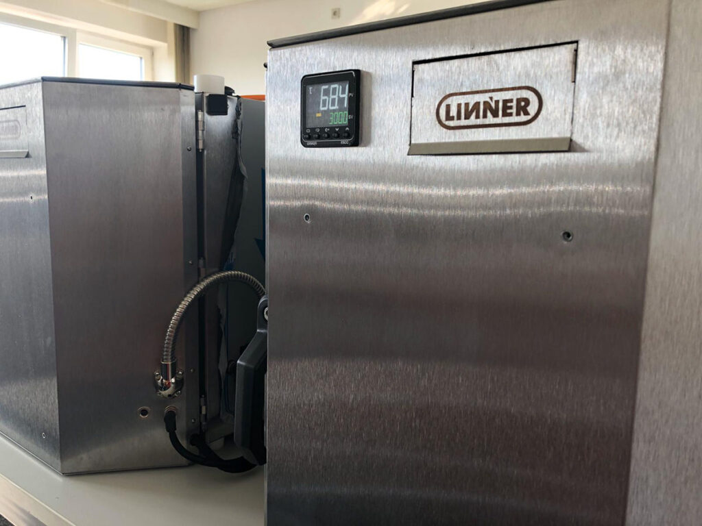 Zur Validierung Ihrer Produkte, bieten wir Ihnen die Möglichkeit einer Lebensdauersimulation über einen Burn In Test mithilfe unseres Burn-In Ofens.