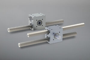 Mit dem Rundzahnstangenheber lassen sich einfache synchrone Hubbewegungen umsetzen. Das System aus Zahnstange und Ritzelwelle wandelt Linear- in Rotationsbewegung um und umgekehrt.