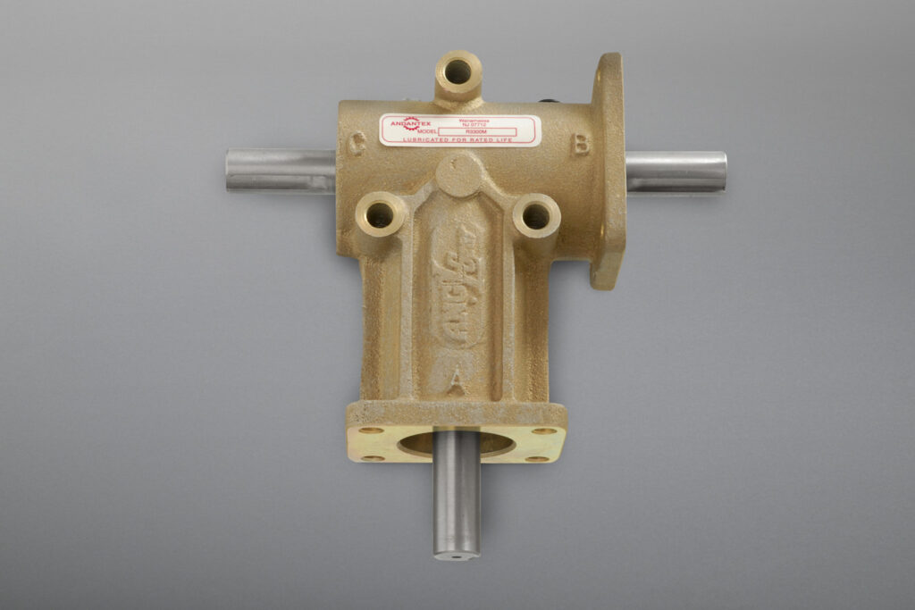 Zur Auswahl stehen Ihnen 3 Kegelradgetriebe-Baureihen mit unterschiedlichen Konfigurationen und Übersetzungsverhältnissen, mit hoher Leistung bei geringem Platzbedarf. Ergänzend zum Standardprogramm bieten wir eine Vielzahl individueller Getriebelösungen.