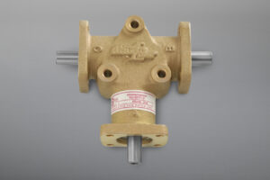 Zur Auswahl stehen Ihnen 3 Kegelradgetriebe-Baureihen mit unterschiedlichen Konfigurationen und Übersetzungsverhältnissen, mit hoher Leistung bei geringem Platzbedarf. Ergänzend zum Standardprogramm bieten wir eine Vielzahl individueller Getriebelösungen.