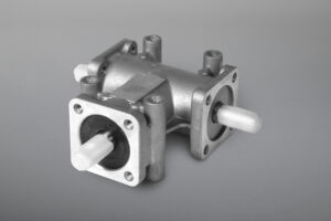 Zur Auswahl stehen Ihnen 3 Kegelradgetriebe-Baureihen mit unterschiedlichen Konfigurationen und Übersetzungsverhältnissen, mit hoher Leistung bei geringem Platzbedarf. Ergänzend zum Standardprogramm bieten wir eine Vielzahl individueller Getriebelösungen.