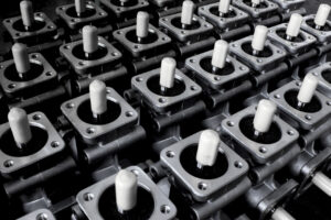 Zur Auswahl stehen Ihnen 3 Kegelradgetriebe-Baureihen mit unterschiedlichen Konfigurationen und Übersetzungsverhältnissen, mit hoher Leistung bei geringem Platzbedarf. Ergänzend zum Standardprogramm bieten wir eine Vielzahl individueller Getriebelösungen.