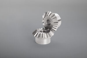 Kegelräder und Kegelradsätze sind mit verschiedensten Einbaumaßen und Übersetzungsverhältnissen lieferbar. Erhältlich sind gerad-, schräg- und bogenverzahnte Ausführungen, gefertigt in diversen Werkstoffen, auch wärmebehandelt und einbaufertig bearbeitet.