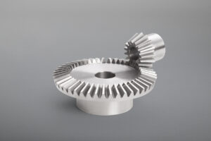 Kegelräder und Kegelradsätze sind mit verschiedensten Einbaumaßen und Übersetzungsverhältnissen lieferbar. Erhältlich sind gerad-, schräg- und bogenverzahnte Ausführungen, gefertigt in diversen Werkstoffen, auch wärmebehandelt und einbaufertig bearbeitet.