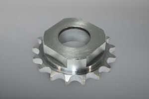 Zum Sortiment zählen Kettenräder in Simplex-, Duplex- sowie Triplex-Ausführung sowie Kettenradscheiben. Ergänzt wird das Lieferprogramm durch weitere Kettenrad-Ausführungen und Kettentypen, Anbauteile und Zubehör.