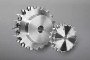 Zum Sortiment zählen Kettenräder in Simplex-, Duplex- sowie Triplex-Ausführung sowie Kettenradscheiben. Ergänzt wird das Lieferprogramm durch weitere Kettenrad-Ausführungen und Kettentypen, Anbauteile und Zubehör.