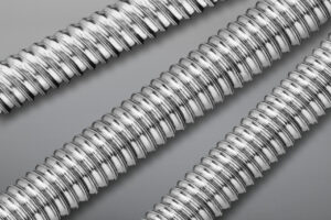 Kugelgewindetriebe bieten mit einer großen Auswahl an Spindelgeometrien und Mutterntypen vielfältige Einsatzmöglichkeiten. Sie sind in geschliffener, gewirbelter und gefräster Ausführung, auch mit individueller Endenbearbeitung, lieferbar.