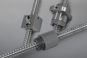 Kugelgewindetriebe bieten mit einer großen Auswahl an Spindelgeometrien und Mutterntypen vielfältige Einsatzmöglichkeiten. Sie sind in geschliffener, gewirbelter und gefräster Ausführung, auch mit individueller Endenbearbeitung, lieferbar.
