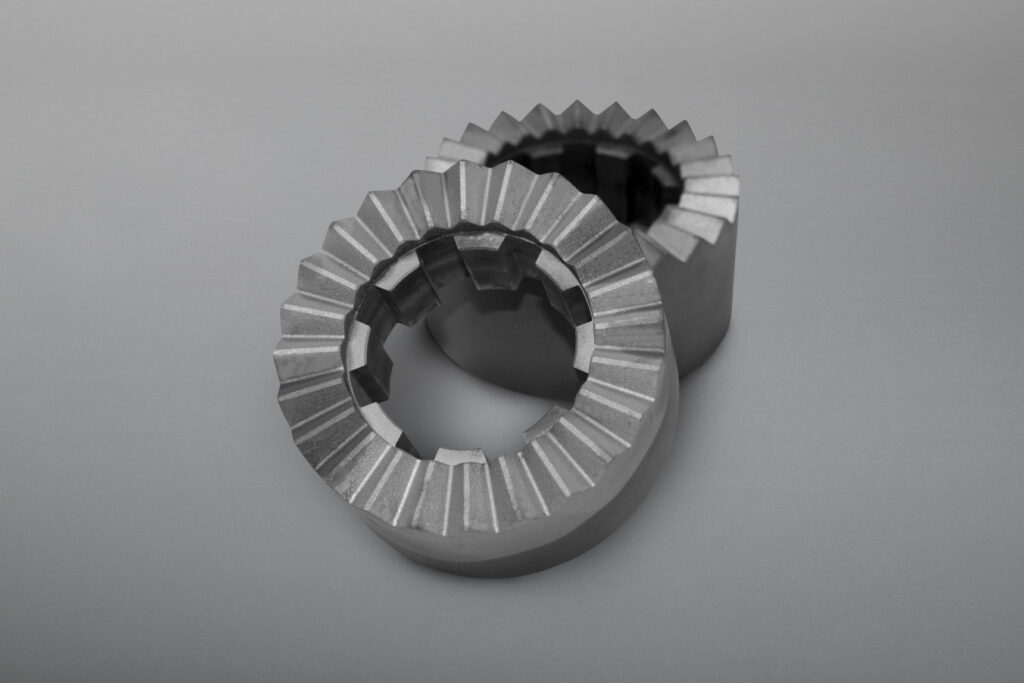 Lieferbar sind Keilwellen und Muffen in unterschiedlichen Abmessungen und Ausführungen, Materialien sowie Wellen und Naben mit Innen- und Außenprofilen, Mehrkeilprofilen, Kerbverzahnungen und Einzelnuten.