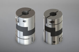 Standard-Kettenkupplungen bestehen aus 2 Standard Kettenrädern mit einseitiger Nabe, die mit einer Zweifachrollenkette nach DIN 8187 miteinander gekuppelt werden. Sie gewährleisten eine elastische Übertragung des Drehmoments.