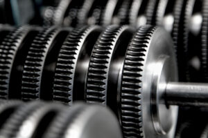 Schneckenradsätze sind in verschiedensten Ausführungen, Übersetzungsverhältnissen, Achsabständen und Werkstoffen verfügbar. Sowohl Schneckenwellen als auch Schneckenräder können auf Wunsch einbaufertig bearbeitet geliefert werden.