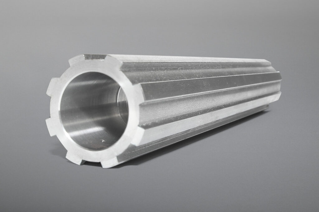 Lieferbar sind Keilwellen und Muffen in unterschiedlichen Abmessungen und Ausführungen, Materialien sowie Wellen und Naben mit Innen- und Außenprofilen, Mehrkeilprofilen, Kerbverzahnungen und Einzelnuten.