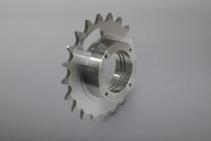 Zum Sortiment zählen Kettenräder in Simplex-, Duplex- sowie Triplex-Ausführung sowie Kettenradscheiben. Ergänzt wird das Lieferprogramm durch weitere Kettenrad-Ausführungen und Kettentypen, Anbauteile und Zubehör.