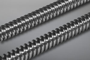 Das Sortiment bietet rechts- und linksgängige Trapezgewindespindeln in gewirbelter und gerollter Ausführung, gefertigt in unterschiedlichen, auch rostfreien Werkstoffen, sowie Trapezgewindemuttern in diversen Ausführungen und Werkstoffen.