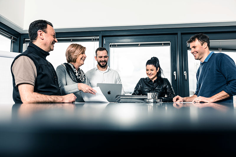 Spezielle Aufgaben erfordern spezielle Lösungen – Wir verstehen uns von Beginn an als Teil Ihres Ideenantriebs und begleiten Sie während der kompletten Projektlaufzeit.