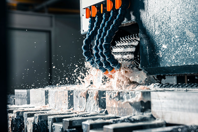 Unsere Produkte werden auf modernsten Maschinen gefertigt und können auf Wunsch, fachgerecht als Baugruppe, montiert und geliefert werden.