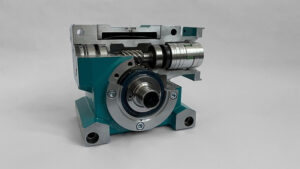 Unsere Servo-Schneckengetriebe bieten wir Ihnen in 5 Baugrößen an: 040, 050, 063, 080 und 100.