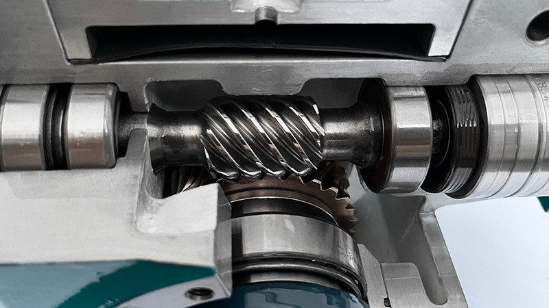 Unsere Servo-Schneckengetriebe überzeugen durch ihre perfekt aufeinander abgestimmten Komponenten aus Getriebe, Zahnstange und Ritzel.