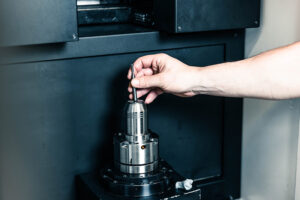 Ein großer Schritt in Richtung nachhaltiger Produktion ist die Wiederverwendung verschlissener Werkzeuge. Profitieren Sie von stabilen Standzeiten durch unsere Werkzeugschleiferei.