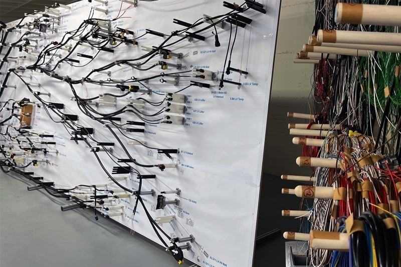 Wir unterstützen Sie bei der Erstellung Ihres individuellen Kabelkonfektion-Konzepts und erarbeiten gemeinsam mit Ihnen die technischen Unterlagen und die Auswahl der Komponenten.